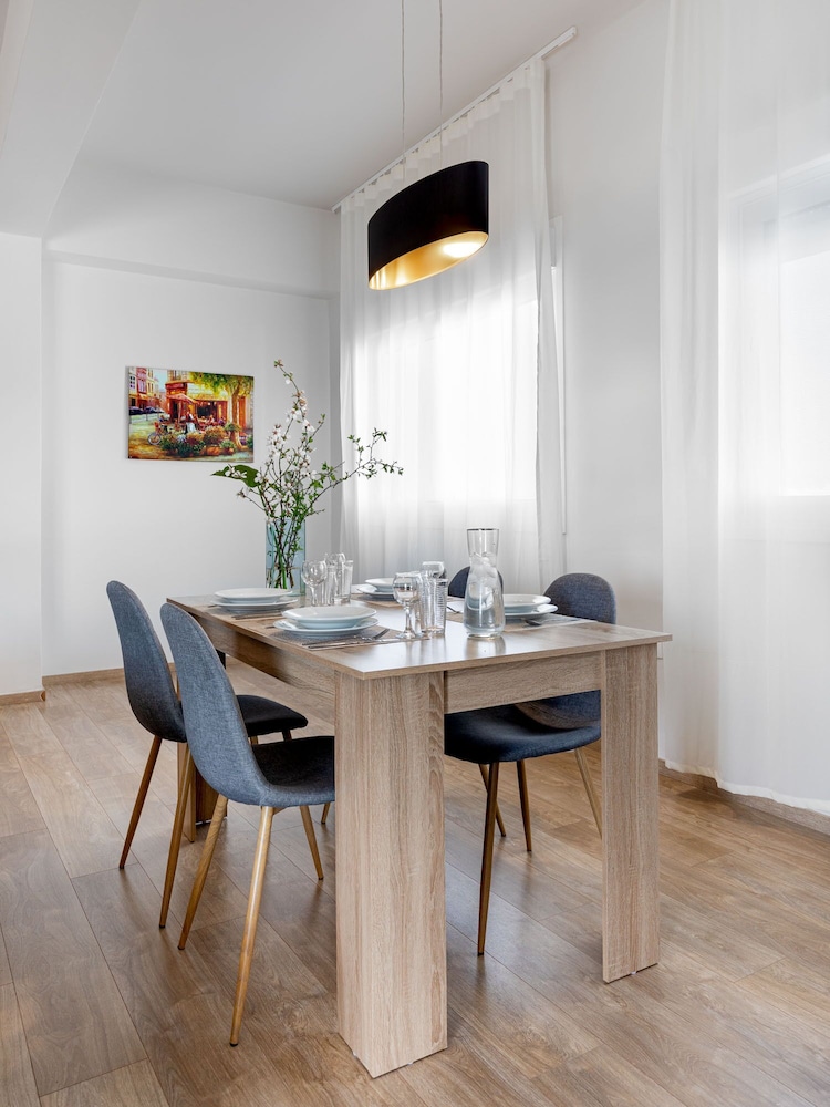 Thisean Modern Suites 46/50