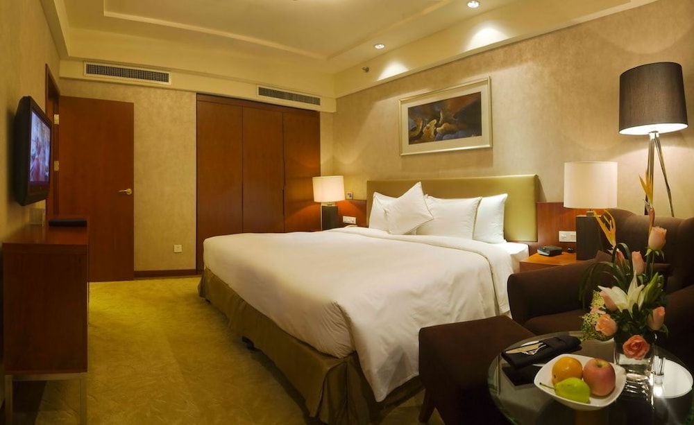 Merryland Traders Hotel 7/20