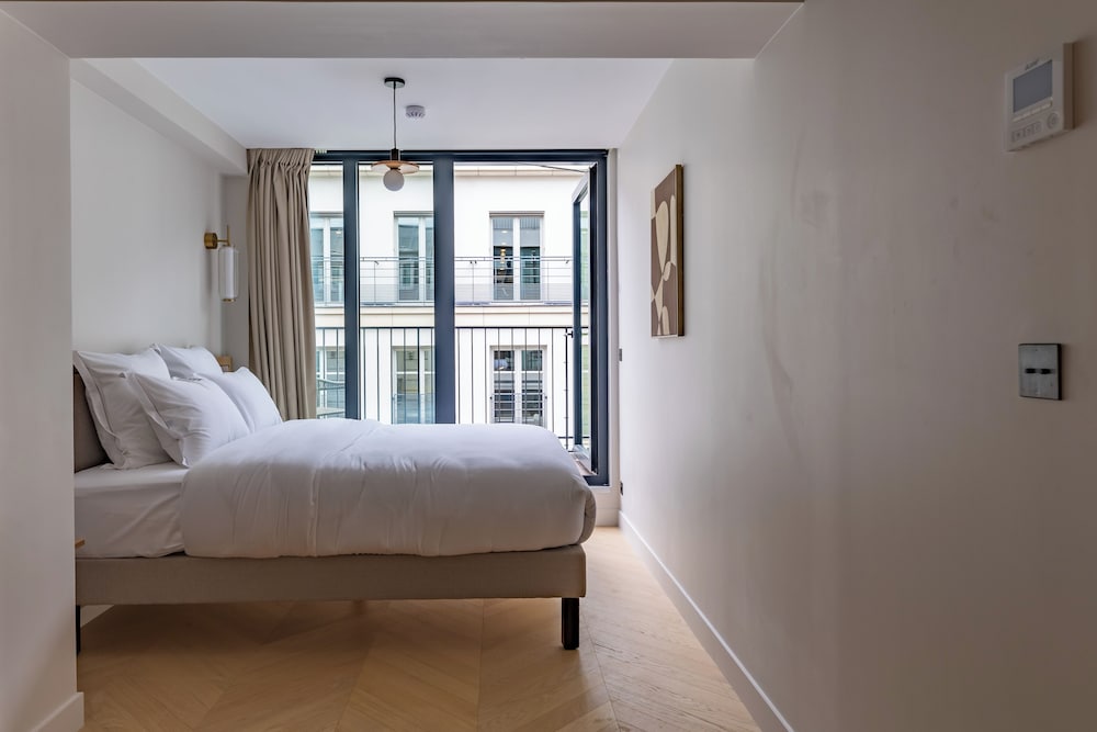 EXECUTIVE, APARTMENT