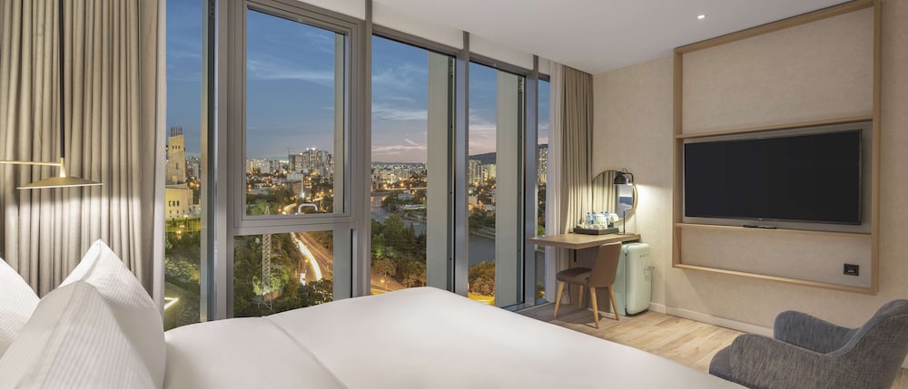 PREMIUM, KING BED, SOFA, HIGH FLOOR