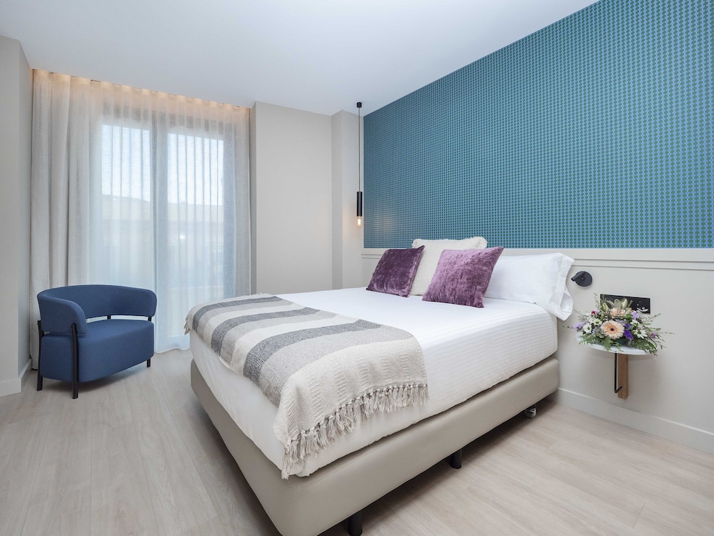 ROOM, SINGLE, DOUBLE BED