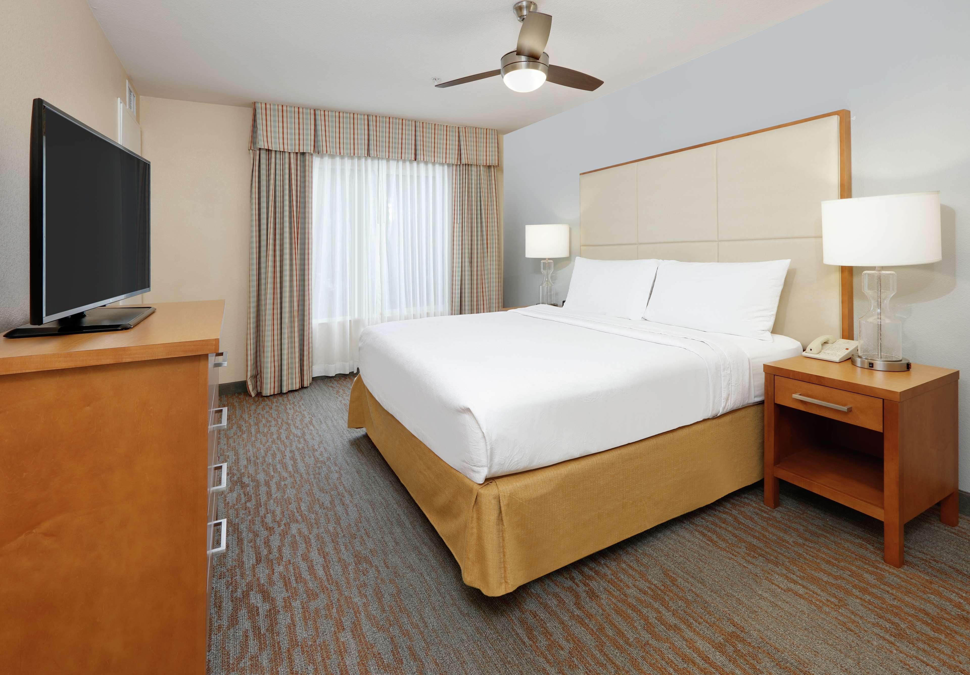 2 BEDROOMS, SUITE, KING BED, 2 QUEEN BEDS, 2 BATHROOMS