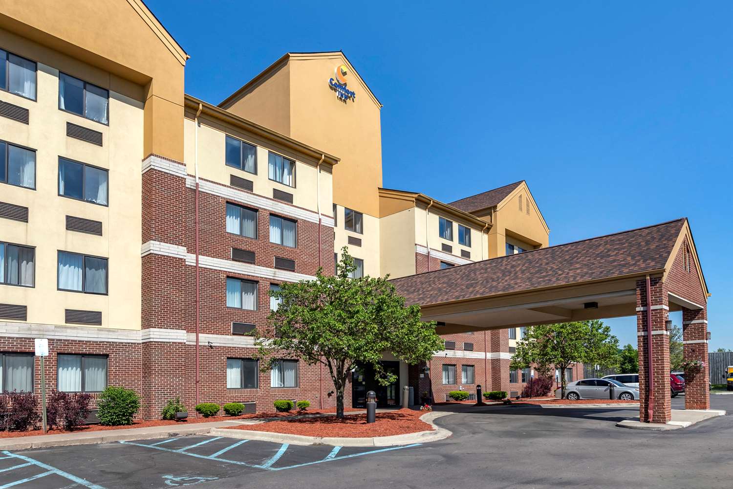 Comfort Inn Warren - Detroit North 28/28
