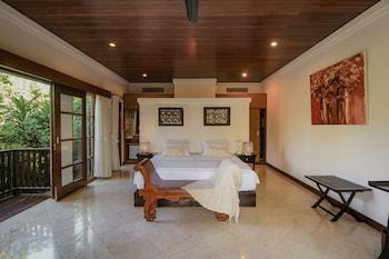 Deluxe, Suite, King Bed, Garden View, Pool Side
