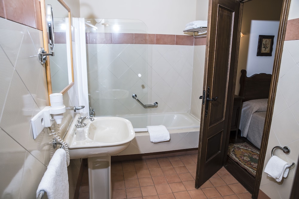 Hotel Monumento Pazo do Castro 46/50