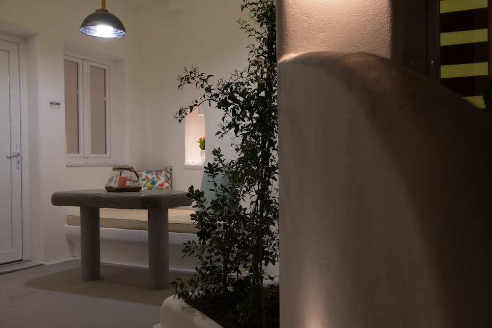 Ambience Suites 42/72