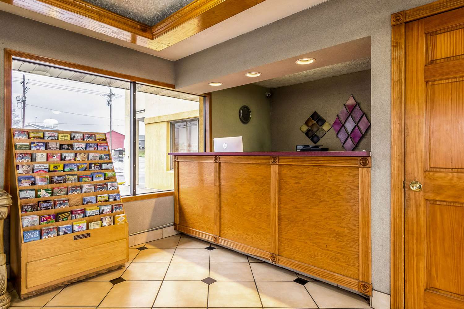 Econo Lodge Seymour, IN 5/37