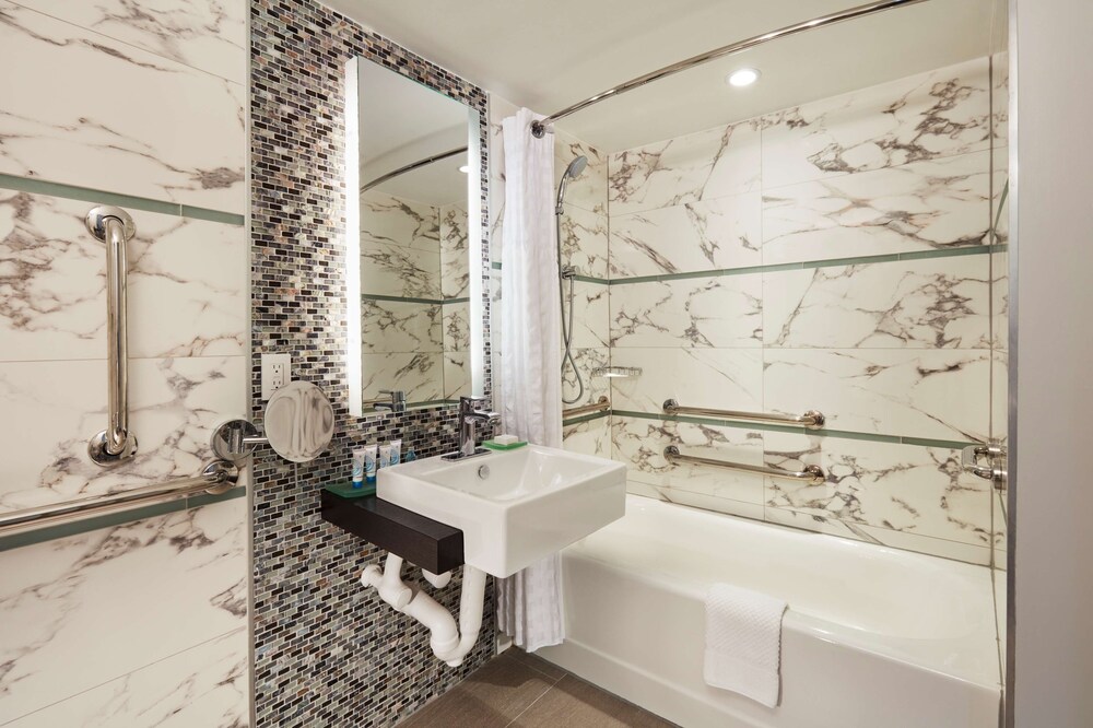 Waterstone Resort And Marina Curio Collection Ex Waterstone Resort Marina A Doubletree By Hilton 15/56