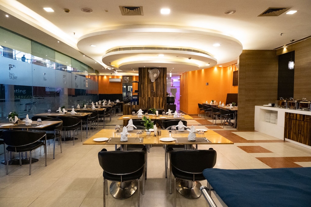 Hyphen Premier Hotel 34/50