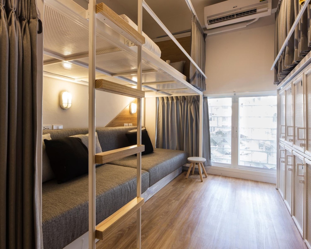 Bed One Block Hostel 49/61