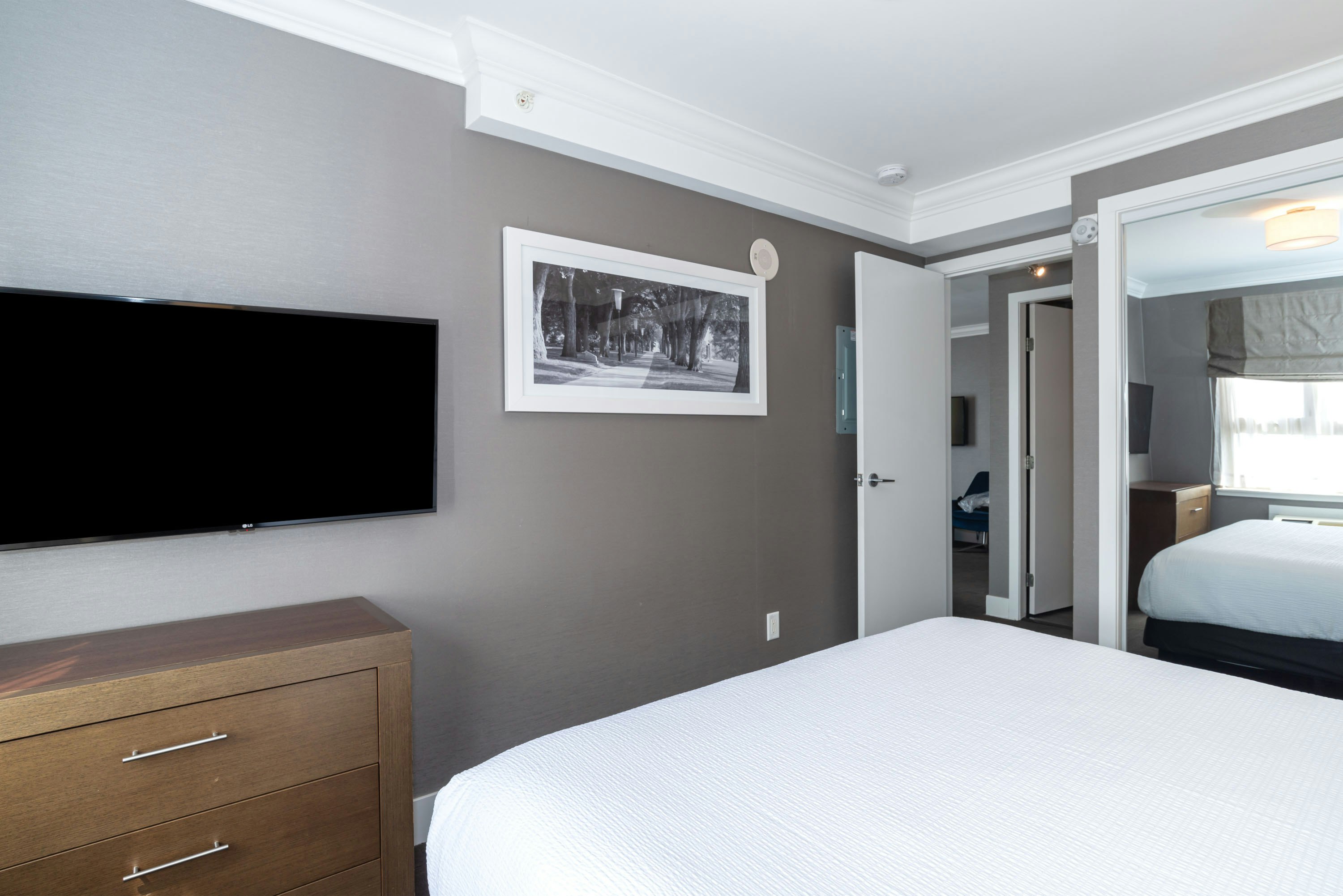 Tower, Suite, King Bed, Sofa, Balcony, Kitchen