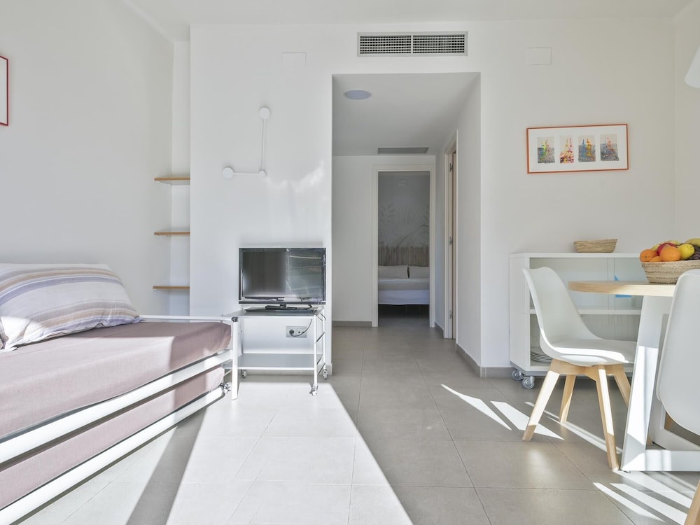 Castellmar Apartments 41/57
