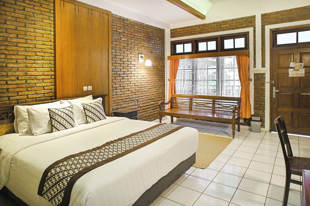 Paku Mas Hotel 12/41