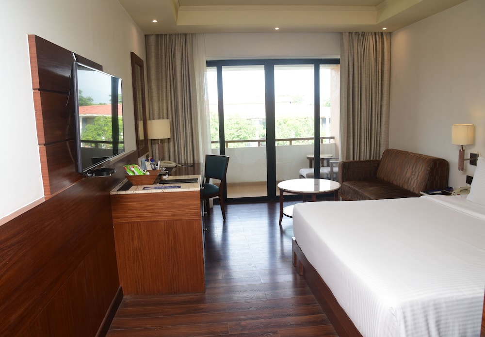 Taj Alibaug Resort & Spa, Maharashtra 25/52