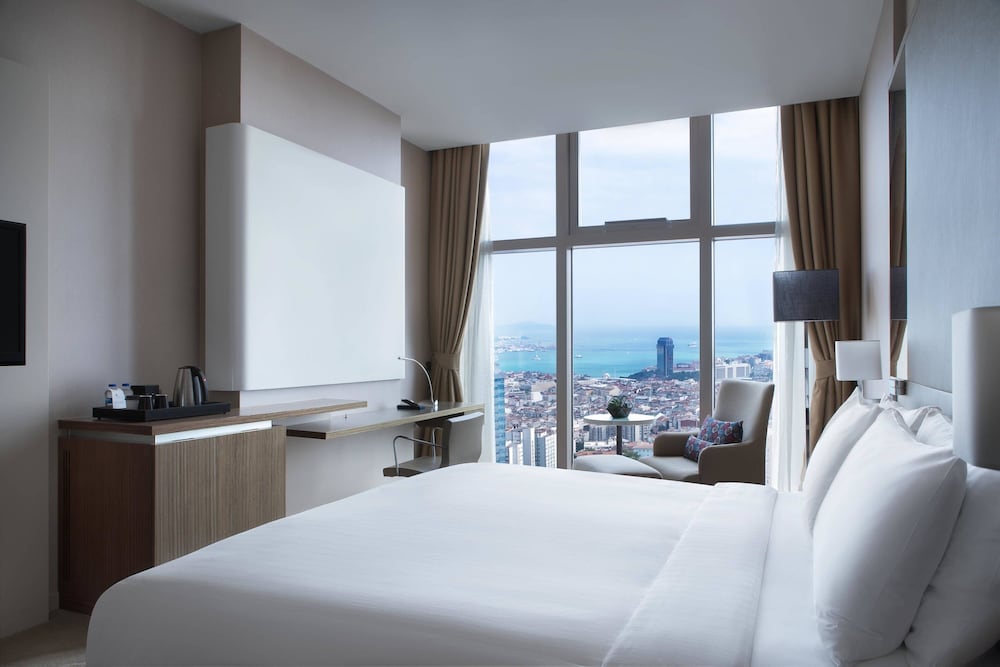 Executive, King Bed