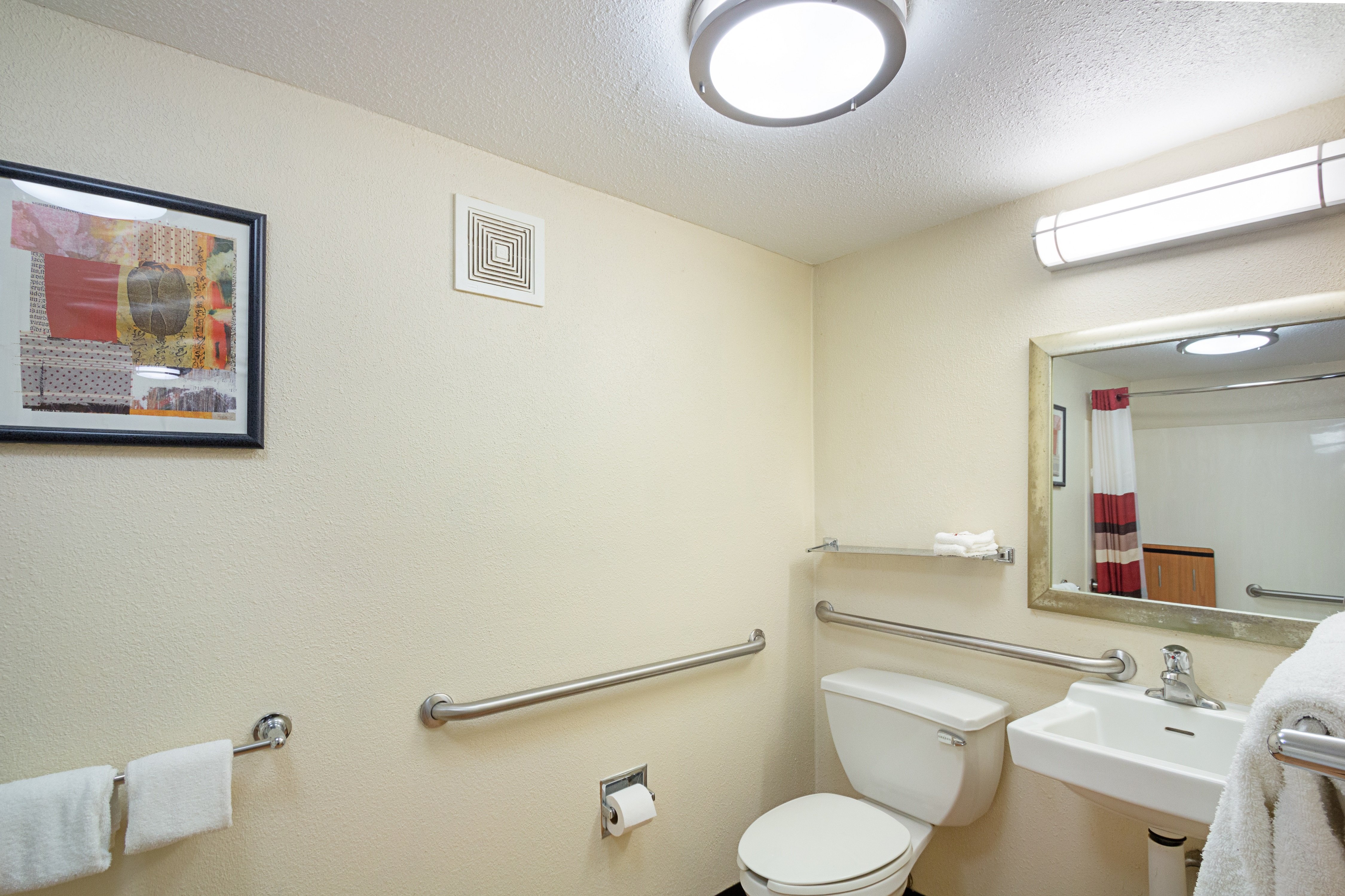 غرفة ديلوكس بسرير كينج لذوي الإعاقة، Red Roof Inn Madison 4/4