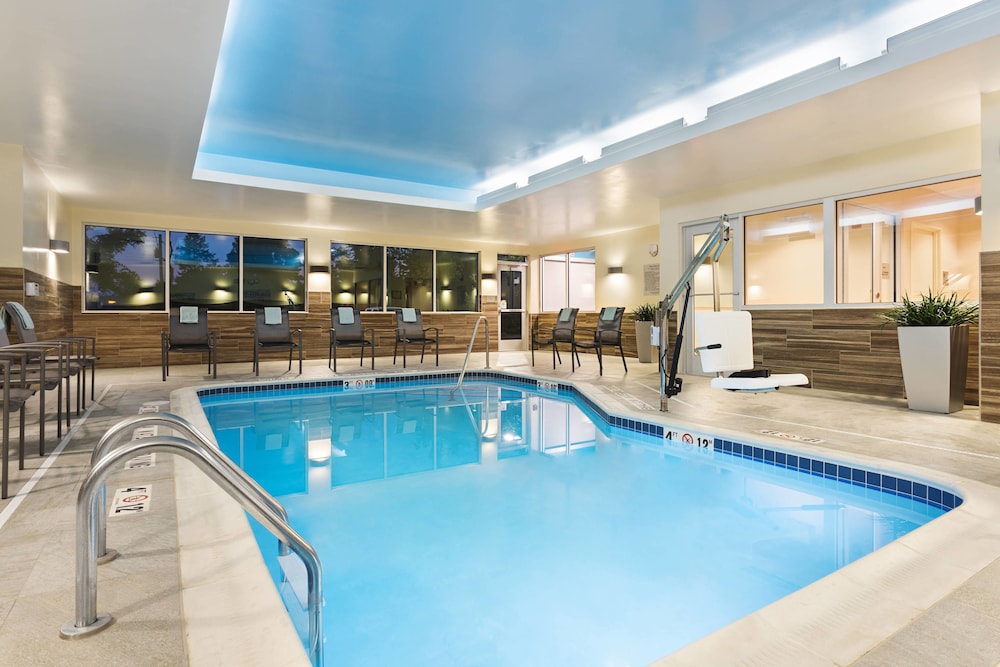 Fairfield Inn And Suites By Marriott Belle Vernon in BELLE VERNON - PA