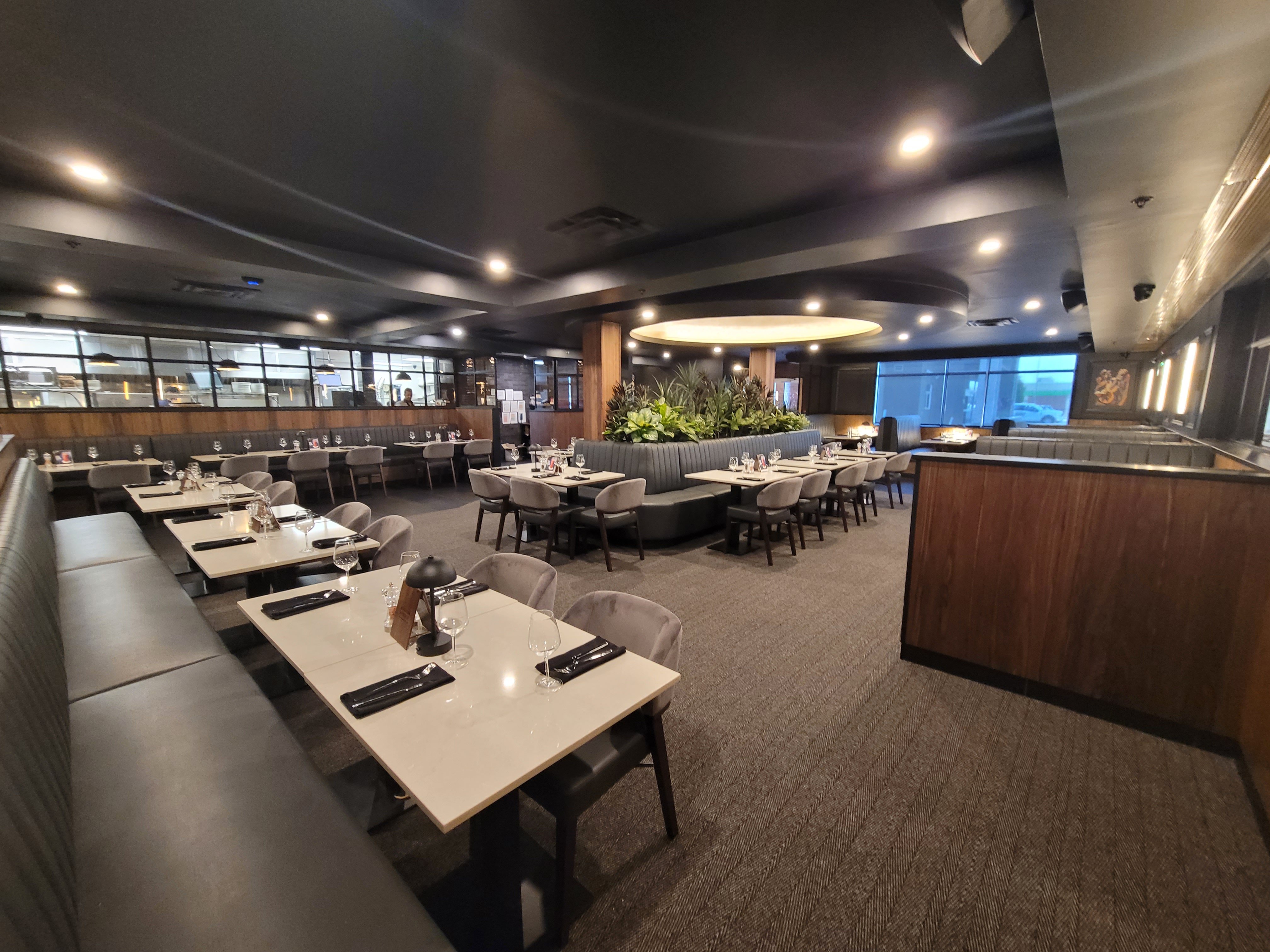 Holiday Inn Suites Grande Prairie Conference Ctr 25/41