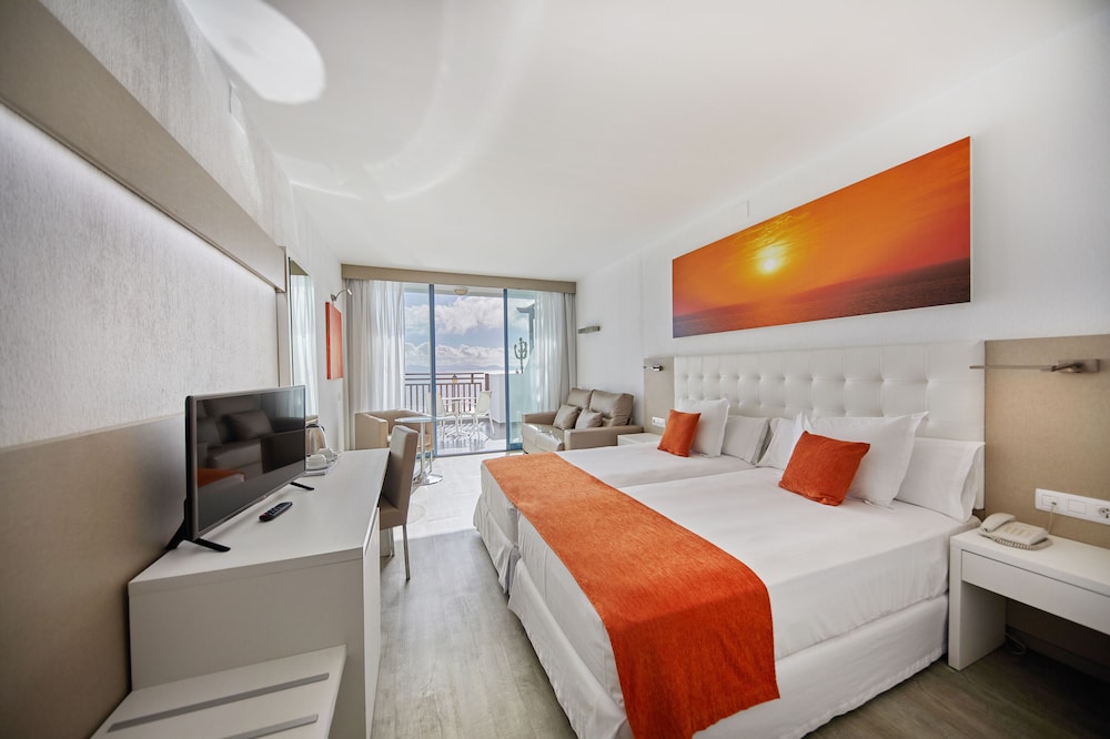SUPERIOR, QUADRUPLE, SEA VIEW, BALCONY