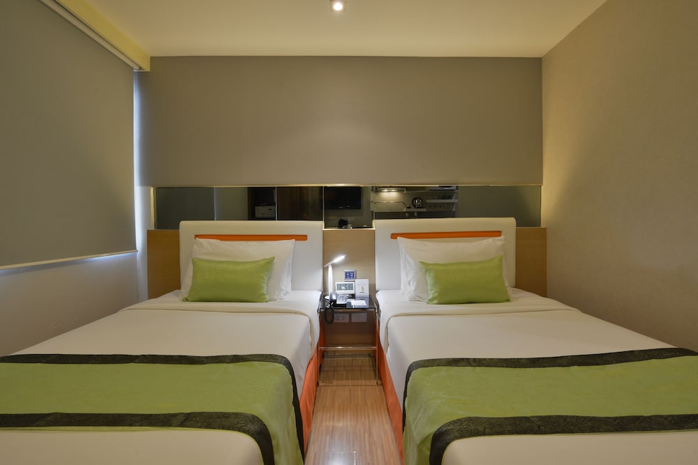 Arawana Express Phrom Phong (ex. Icheck Inn Regency Sukhumvit) 26/52