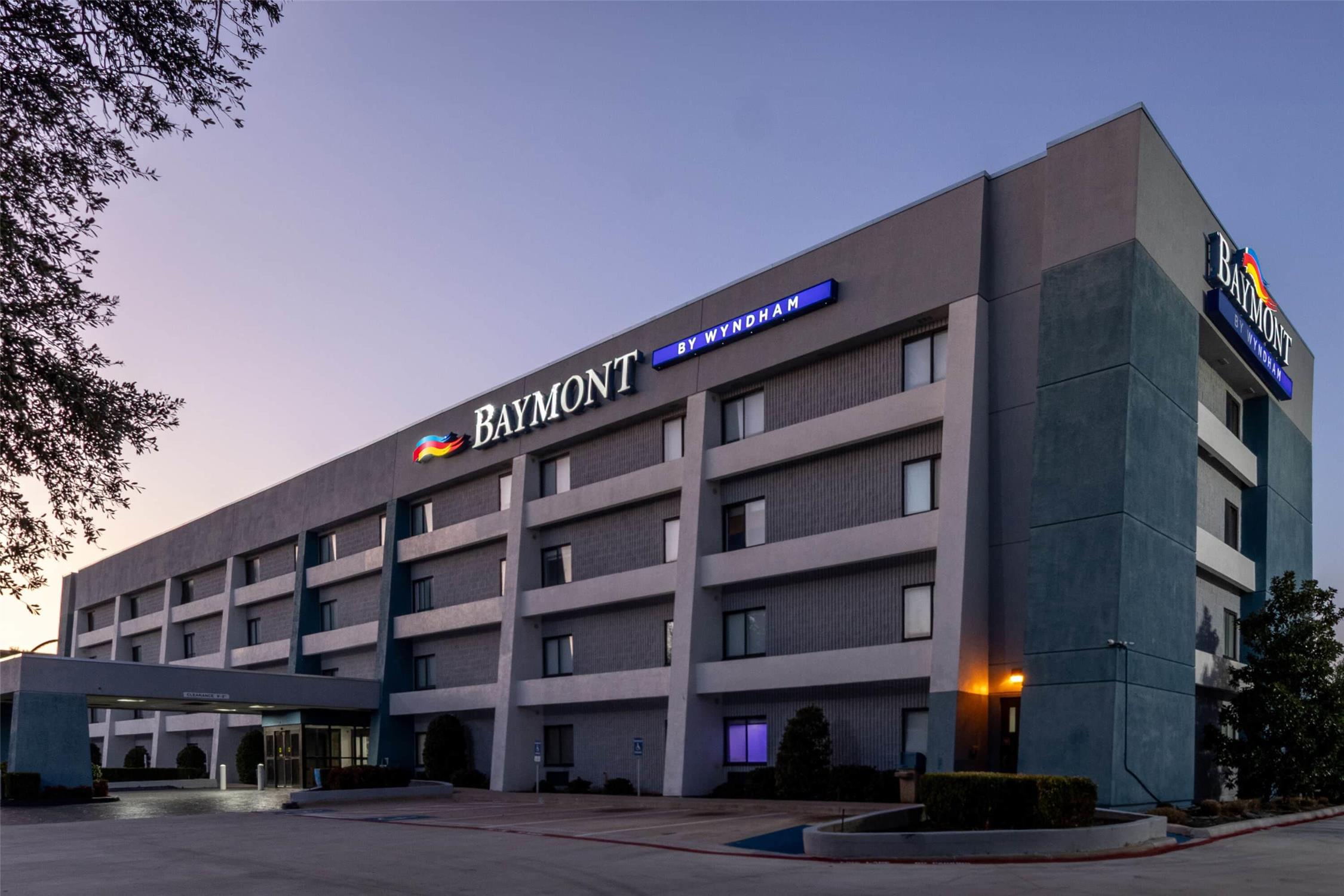 Baymont By Wyndham Arlington At Six Flags Dr 8/41