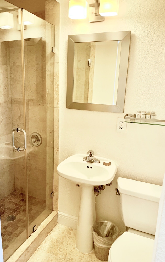 The Broadmore Miami Beach 47/48