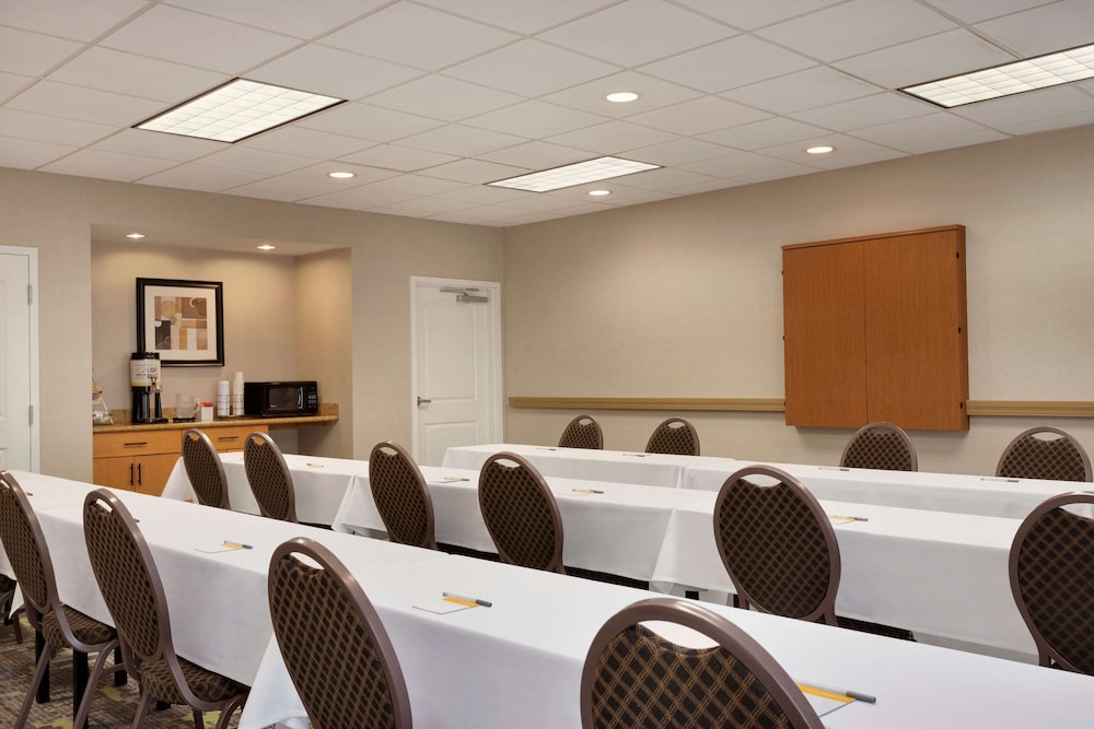 Hampton Inn St Louis Columbia 33/37