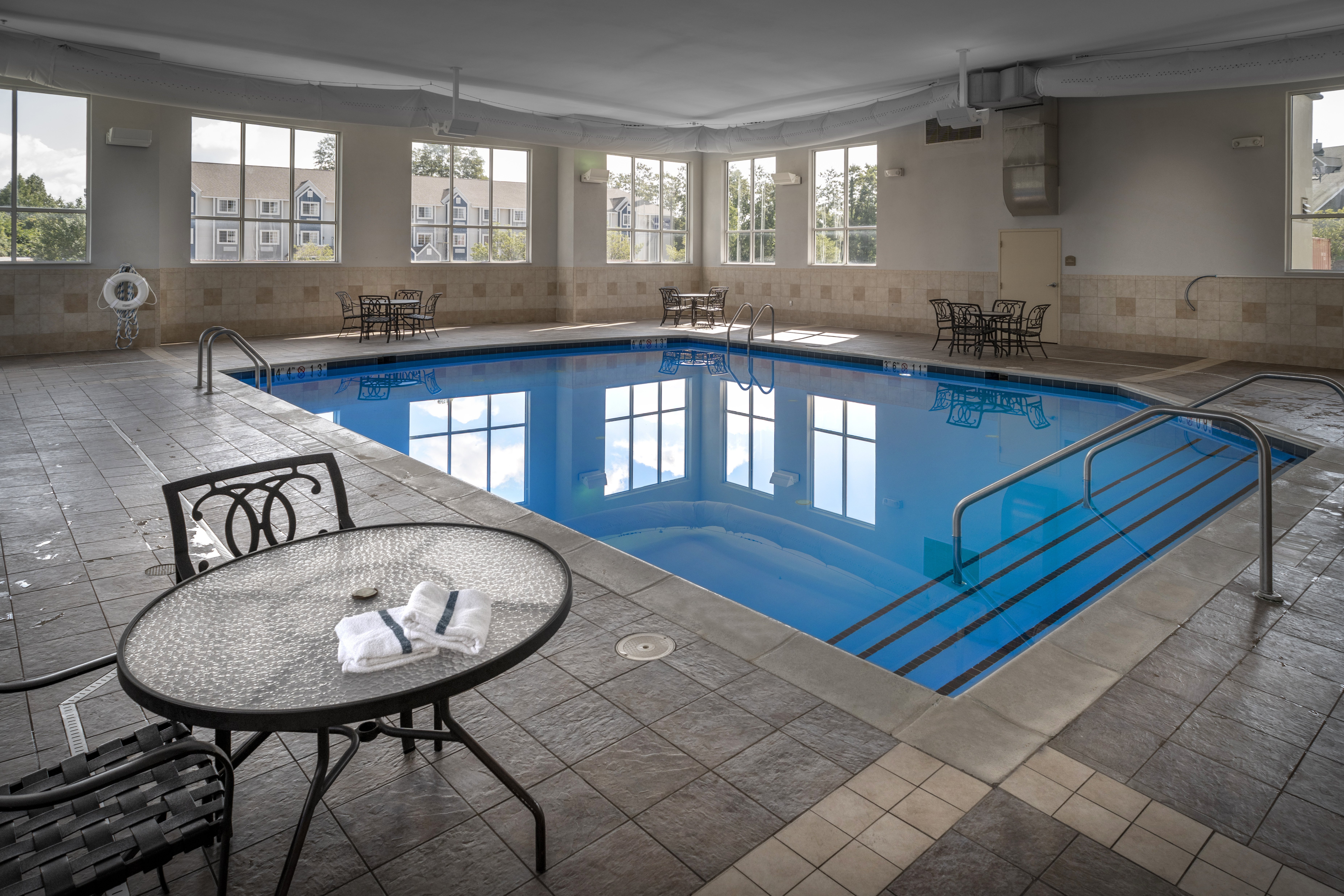 Holiday Inn Hotel & Suites Beckley 28/58