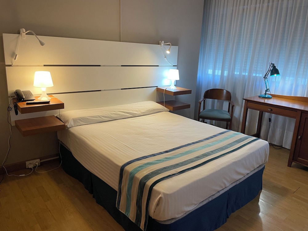 STUDIO, QUEEN BED, KITCHENETTE