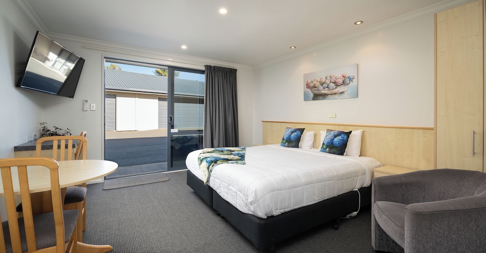Spa, Executive, Studio, Queen Bed