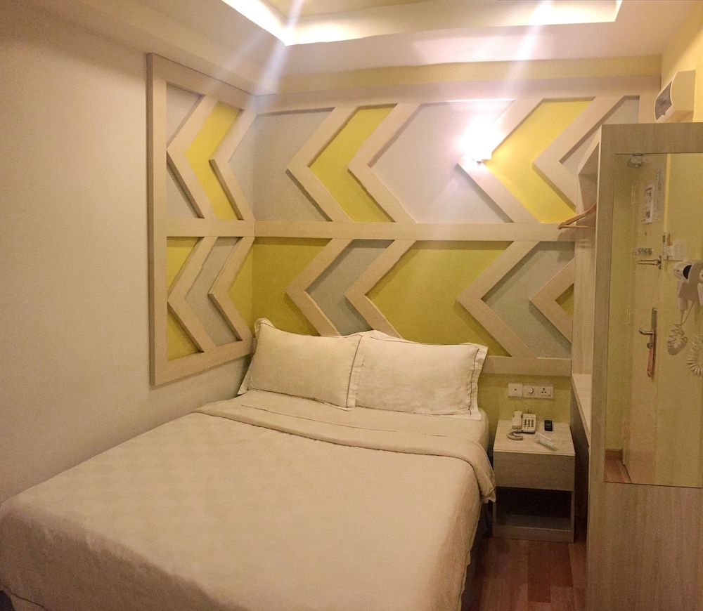 SUPERIOR, QUEEN BED, NO WINDOW