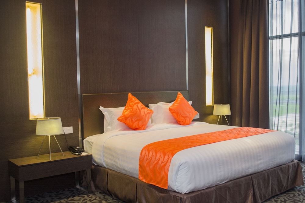 Grand Alora Hotel 8/49