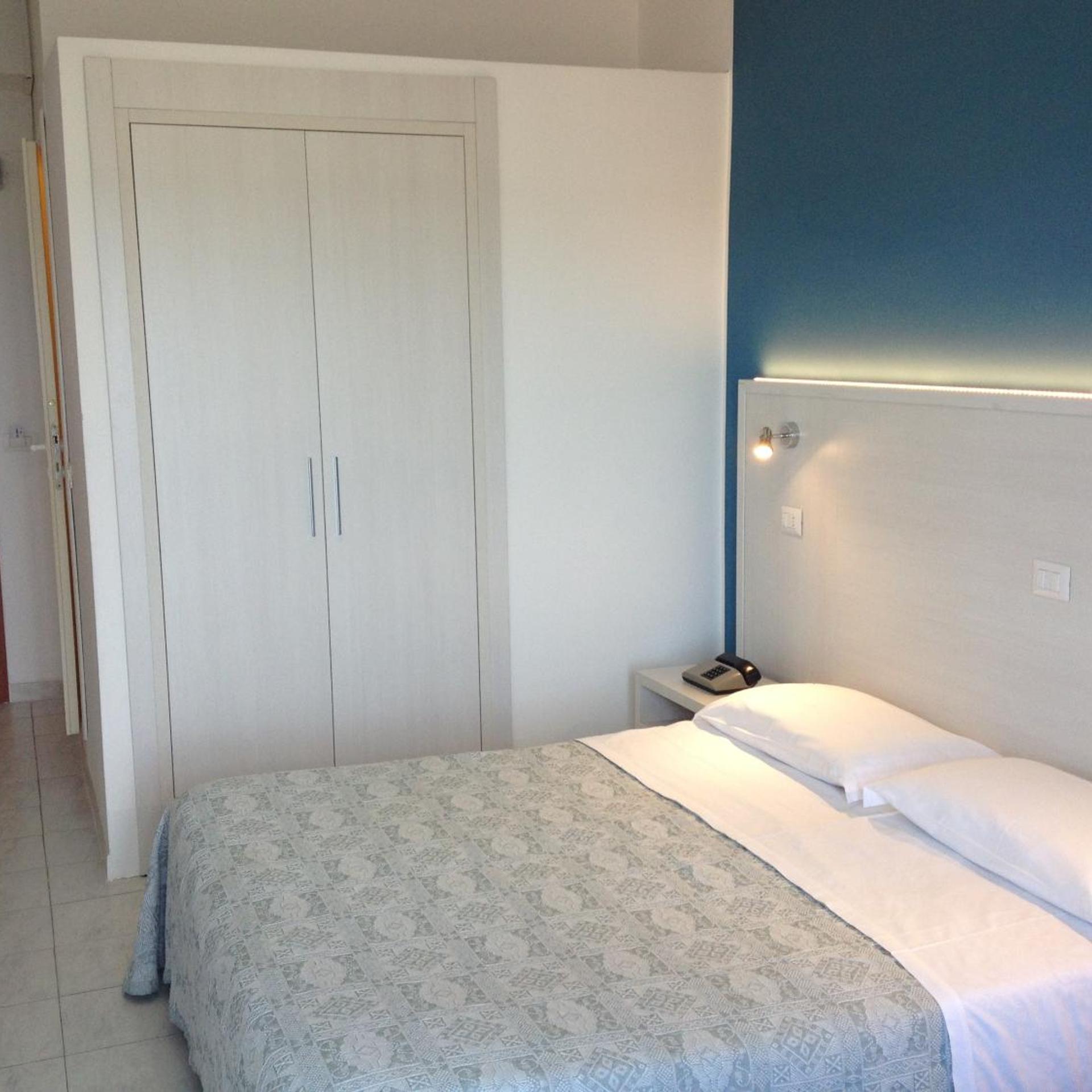 Strand Hotel 10/36