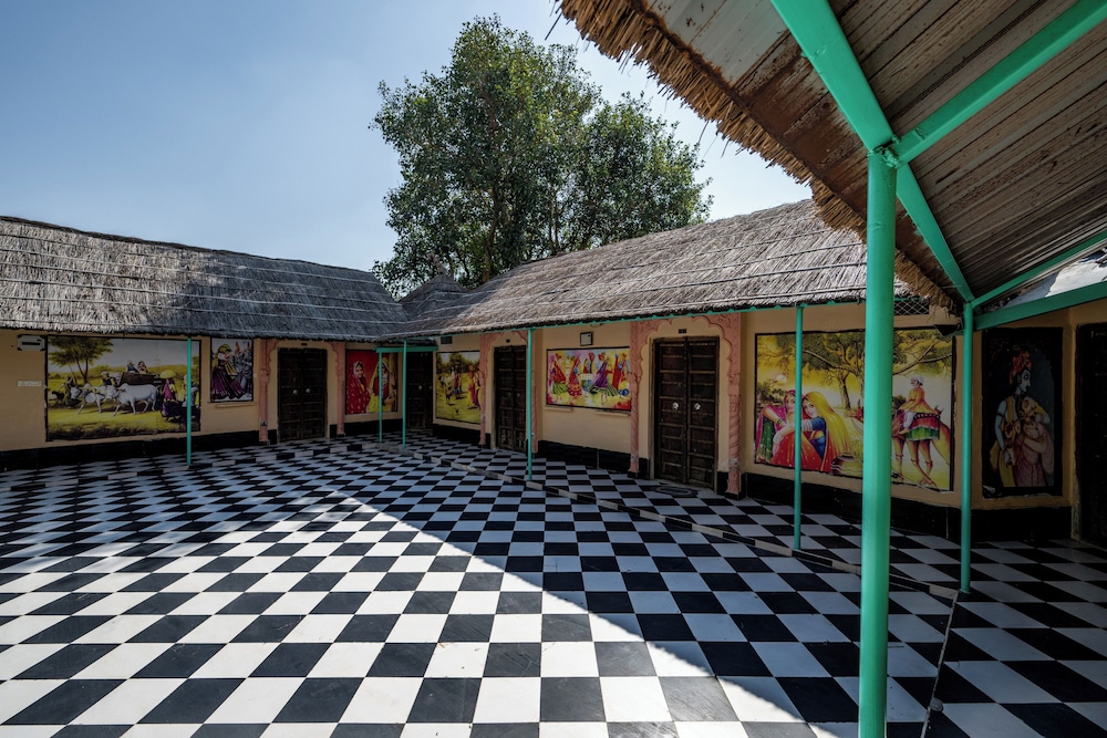 THE COUNTRY SIDE RESORT 38/48