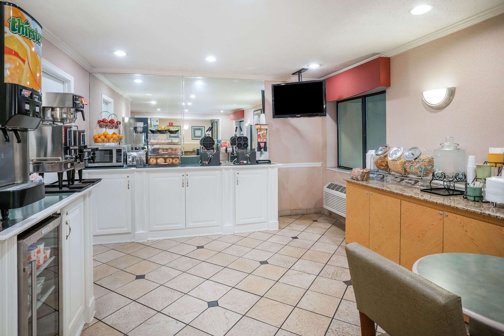 La Quinta Inn And Suites By Wyndham Nashville Franklin 38/46
