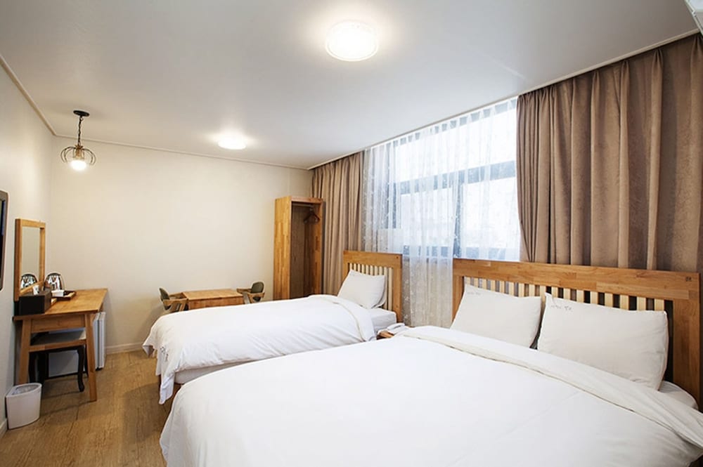 DELUXE, TWIN BEDS