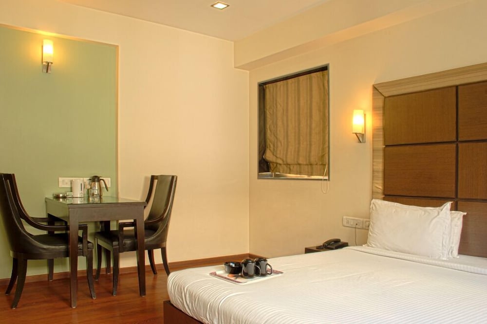 Hotel Amigo 10/18