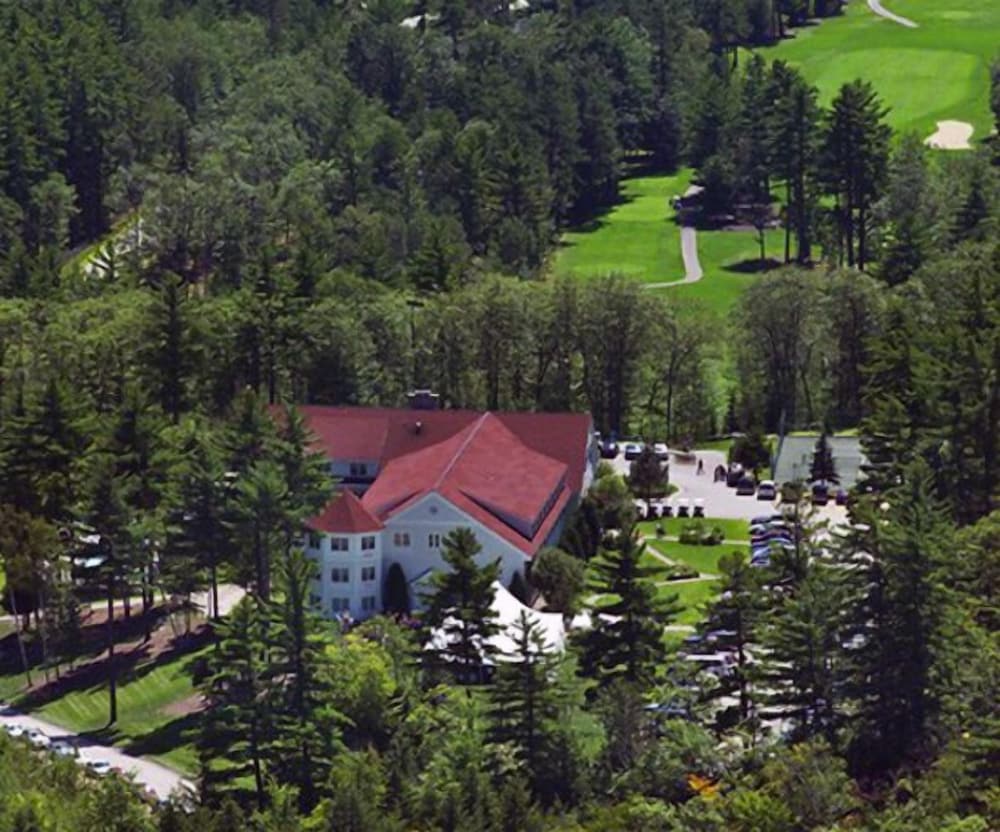 The White Mountain Hotel And Resort 48/49