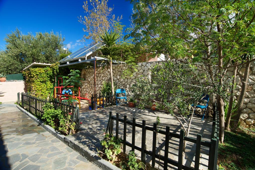 NOSTOS STUDIOS & APARTMENTS 17/21