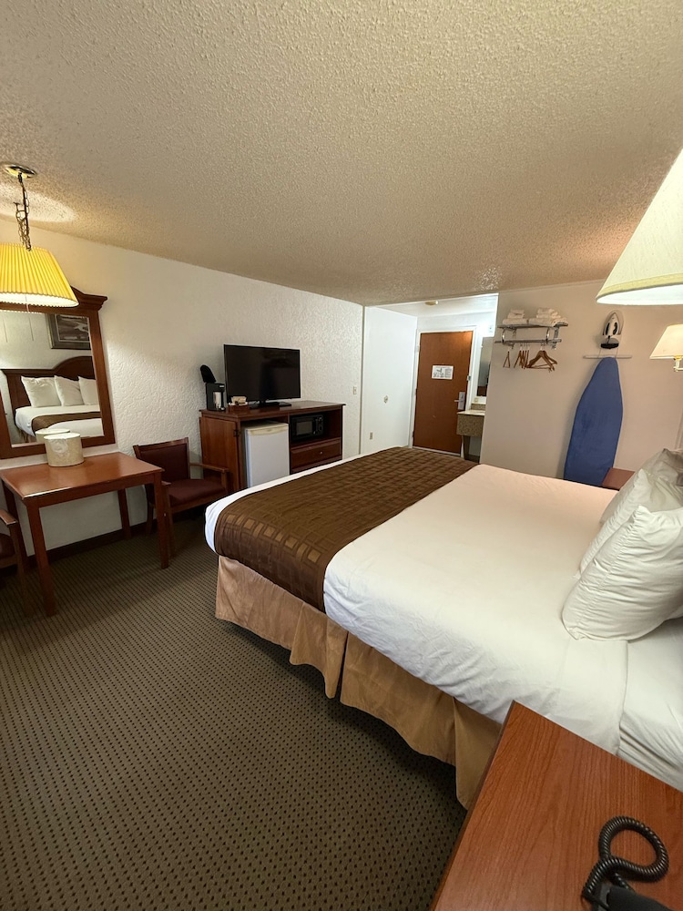 Richland Inn Suites 21/37