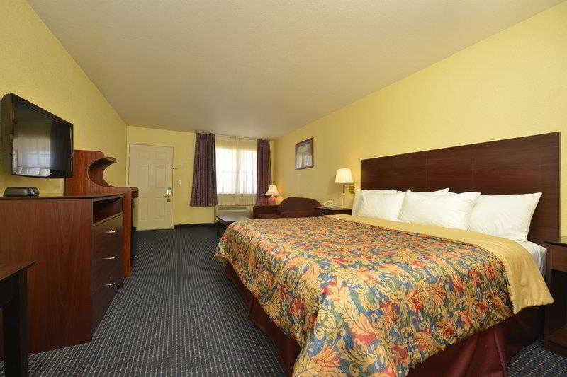 Best Western Gun Barrel City Inn 10/27