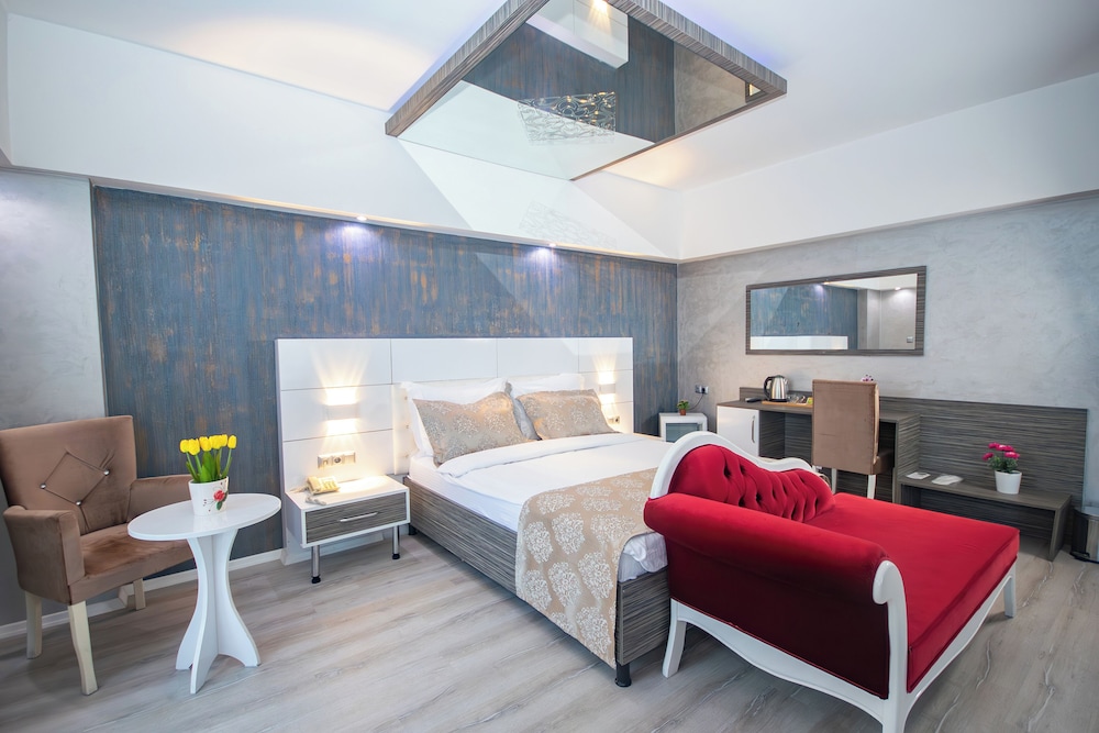 Prince, Balcony, Suite, Double Bed