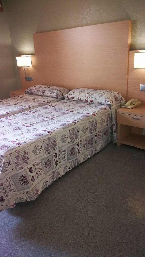 Mont Park Hotel 7/33