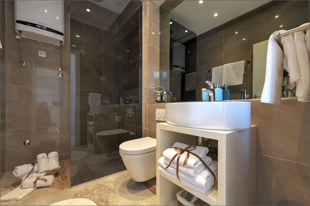 Via Porto Rooms 44/49