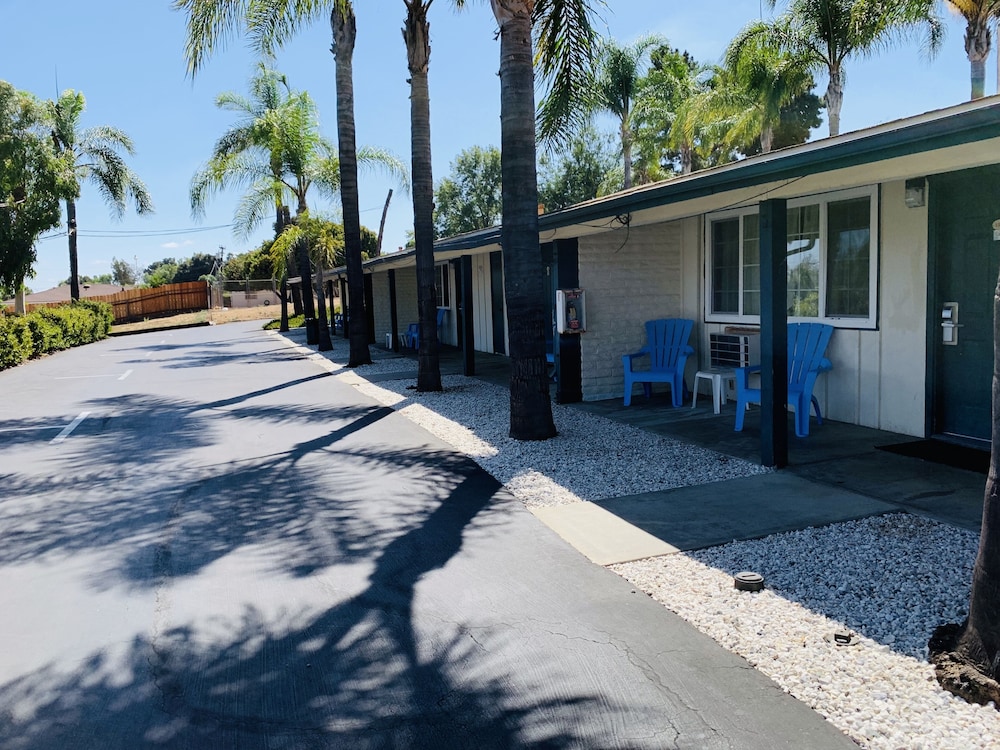 Fallbrook Country Inn 36/65