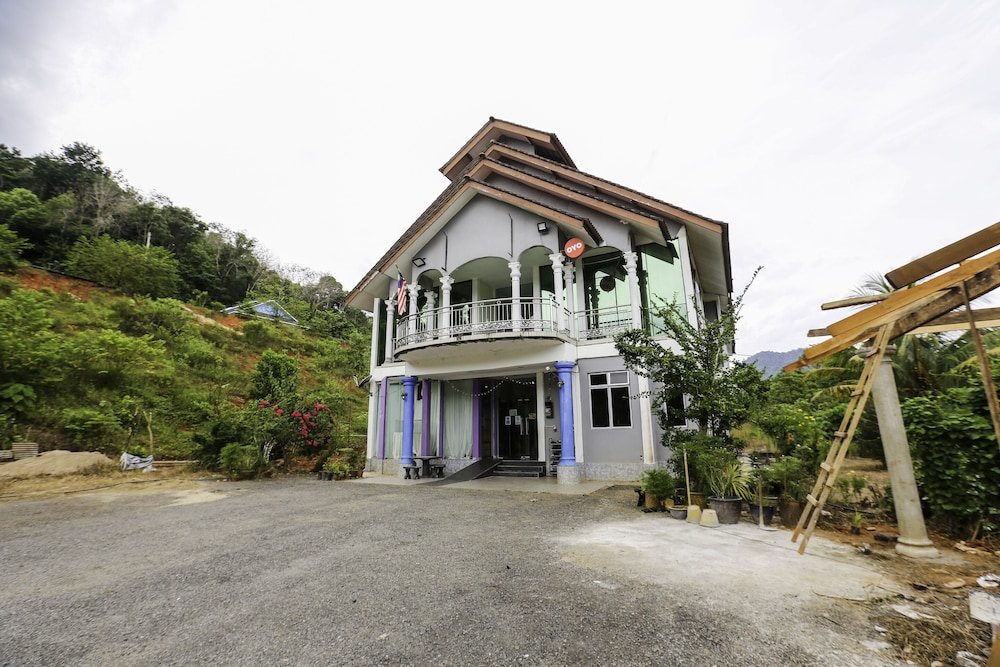 OYO 89933 Nun Hotel in Jeli