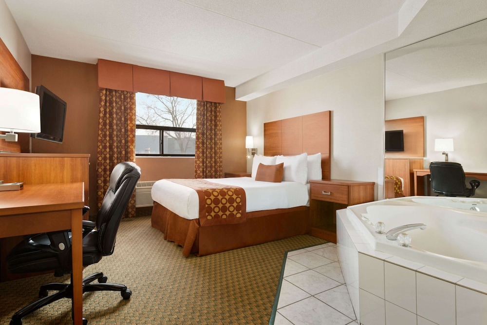 Travelodge By Wyndham Windsor 9/24