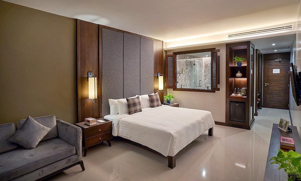 DELUXE SEA VIEW