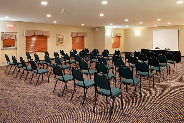Holiday Inn Suites Regina 50/62