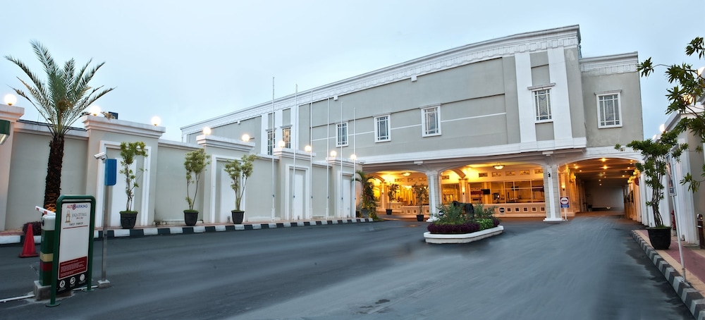 The Rich Jogja Hotel 76/81